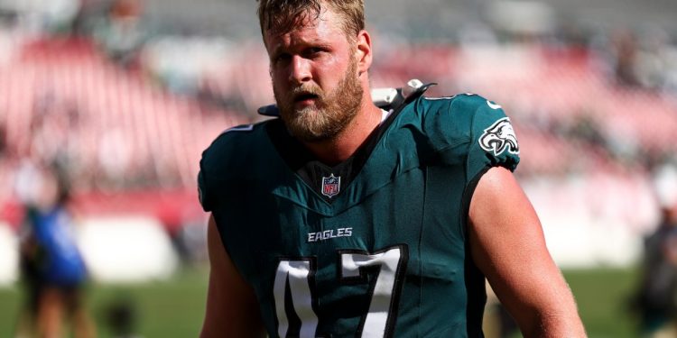 Eagles waive Charley Hughlett