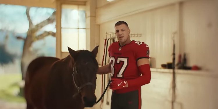 📸 Super Bowl LX commercials featuring athletes