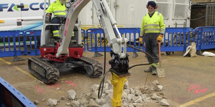 Falco buys 15 Takeuchi  e-diggers