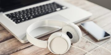 5 Cheap Noise Cancelling Headphones That Are Worth Buying