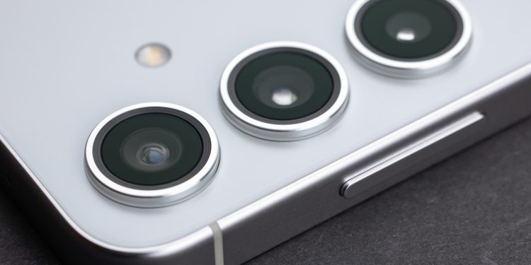 The 8 Best Budget And Expensive Phones For Photographers In 2026