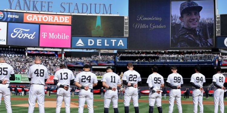 Family of ex-Yankees player Gardner sues resort