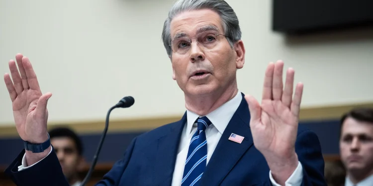 Treasury Secretary Gives Firm Answer on ‘Bitcoin Bailout’ Amid Crypto Crash