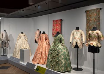 In Paris, the Palais Galliera Pays Tribute to the Powdered and Panniered, Past and Present