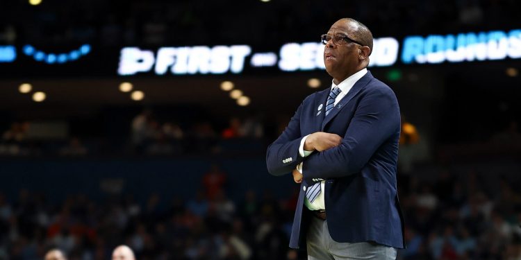 Hubert Davis out as UNC coach after five years, ushering in historic break from Carolina family tradition