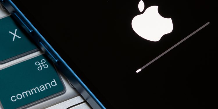 You Don’t Have to Update to iOS 26 to Protect Your iPhone From DarkSword Malware