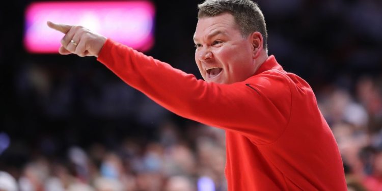 Amid UNC talk, Lloyd agrees to new deal at Zona