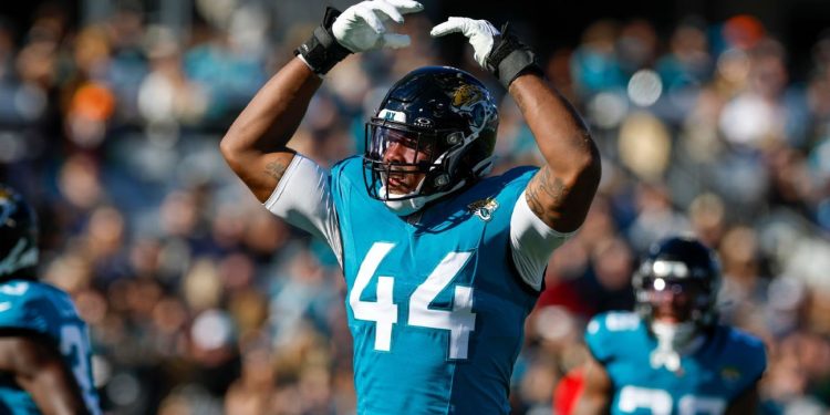 Jags sign DE Walker to 4-year, $110M extension