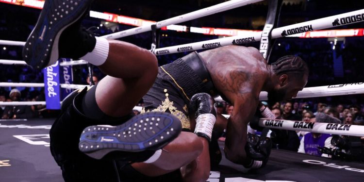 Derek Chisora vs Deontay Wilder result: ‘The Bronze Bomber’ causes upset in chaotic clash