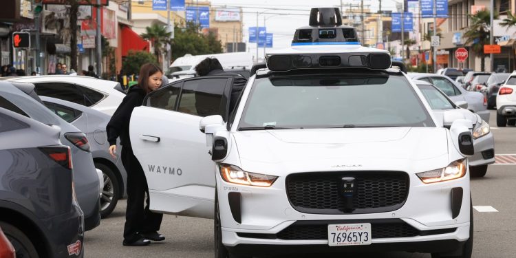 DoorDash drivers are getting paid to close Waymo car doors