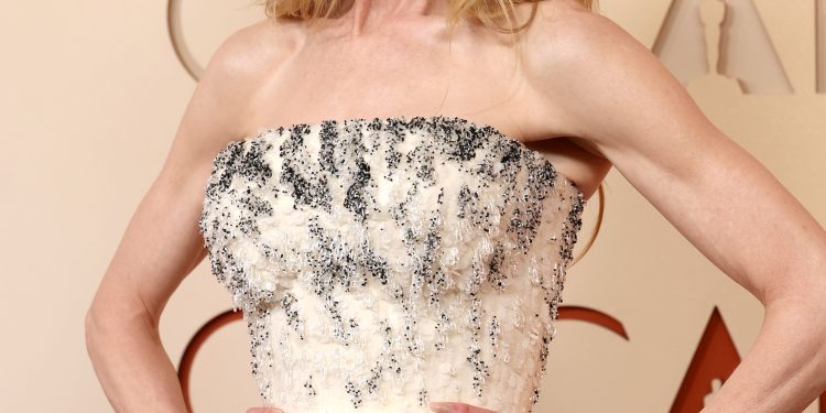 Nicole Kidman’s Fluffy Curtain Bangs Are Universally Flattering For All