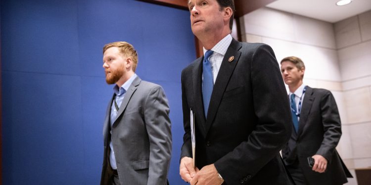 Himes pushes amendment seeking judicial review on searches under key spy program