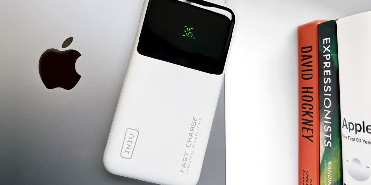 INIU Cougar P64 140W review: Affordable fast MacBook power bank