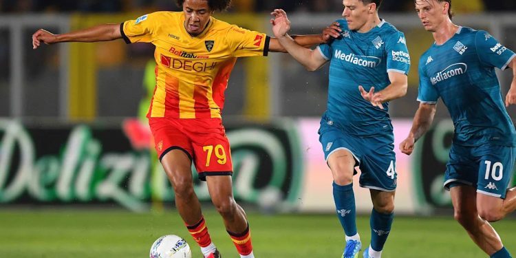 Relegation-threatened Lecce halts losing streak with draw against Fiorentina
