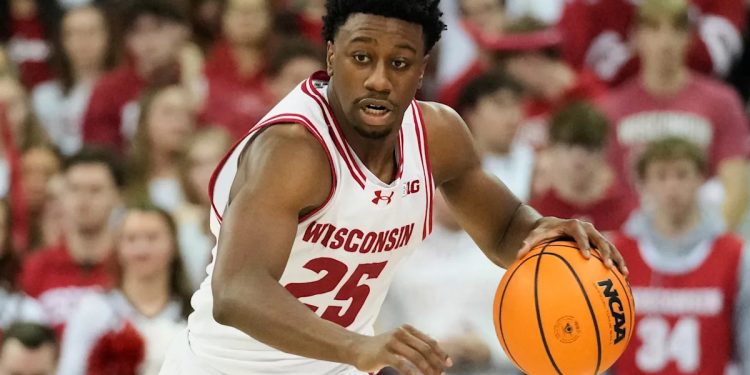 Former Wisconsin guard John Blackwell announces that he's transferring to Duke