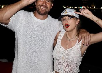 Taylor Swift & Travis Kelce Turn Heads in Rare New York City Outing