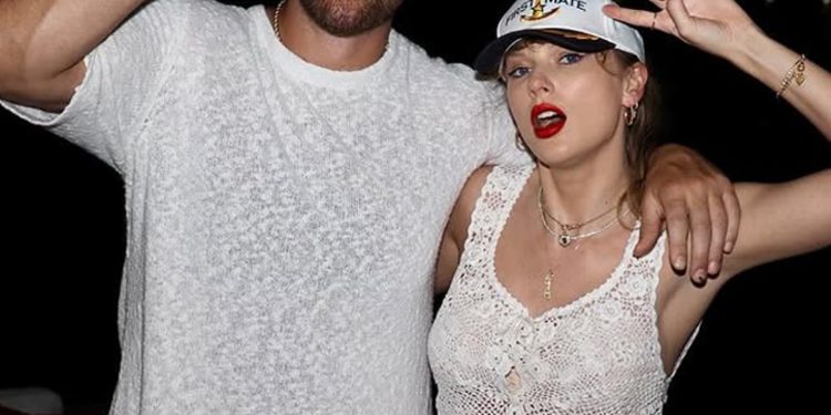 Taylor Swift & Travis Kelce Turn Heads in Rare New York City Outing