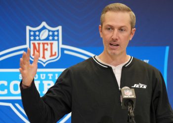 Jets have insiders, sportsbooks guessing regarding David Bailey, Arvell Reese NFL Draft decision