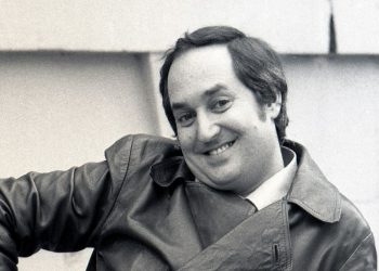 ‘Love Will Keep Us Together’ Songwriter Neil Sedaka Dies at 86