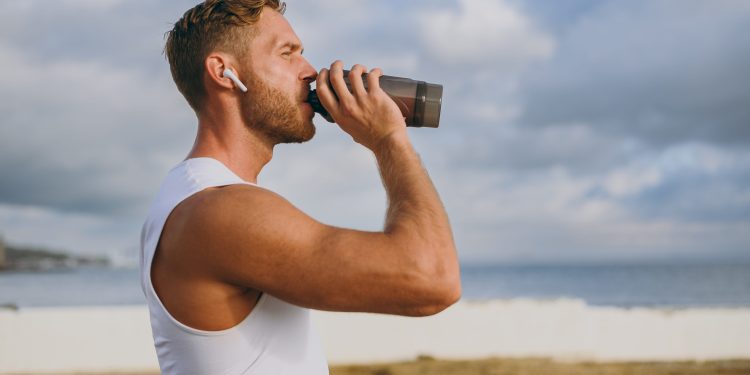 Want to Build Muscle? These Are the 6 Protein Powders Our Editors Trust.