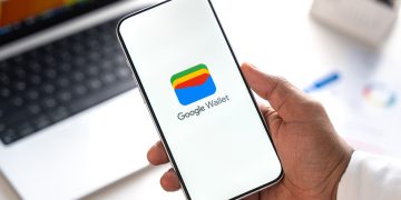 Google Wallet’s Lock Screen Update Is Really Convenient For Frequent Flyers