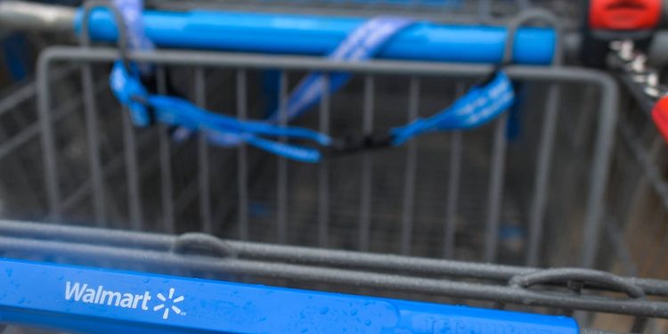 Walmart is selling a 7-piece patio set for $269 that can be arranged in a variety of ways