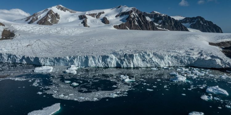 Antarctica’s sea ice suddenly started shrinking a decade ago — and deep-diving robots are revealing why