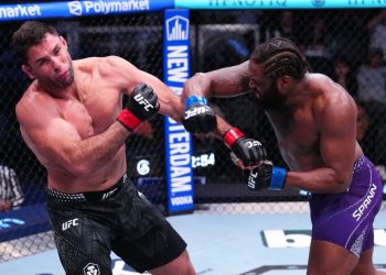 ‘Cut him’… Fans think BJJ legend’s MMA career is over after scary KO loss at UFC Vegas 116