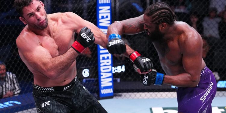 ‘Cut him’… Fans think BJJ legend’s MMA career is over after scary KO loss at UFC Vegas 116