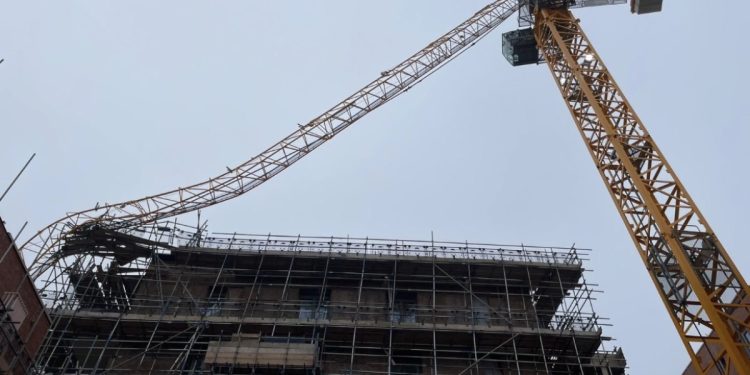 Probe launched after Falcon tower crane collapse