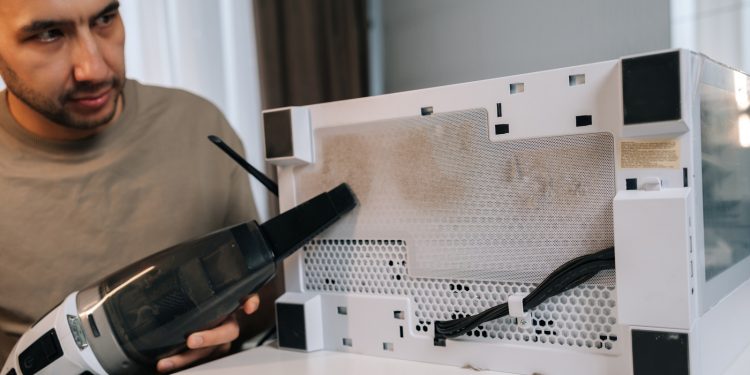 5 Essential Tips For Cleaning And Maintaining Your PC