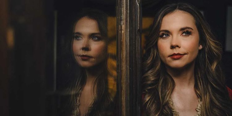 Play Sierra Hull’s Lyrical New Ballad “Spitfire”
