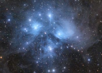 Astrophotographer captures Pleiades ‘Seven Sisters’ glowing through ghostly blue veil