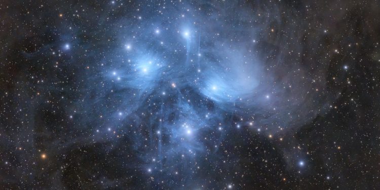 Astrophotographer captures Pleiades ‘Seven Sisters’ glowing through ghostly blue veil