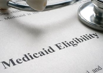 La búsqueda de Trump de inscritos indocumentados en Medicaid arroja muy pocos infractores