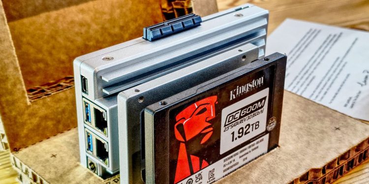 IceWhale ZimaBoard 2 mini NAS review