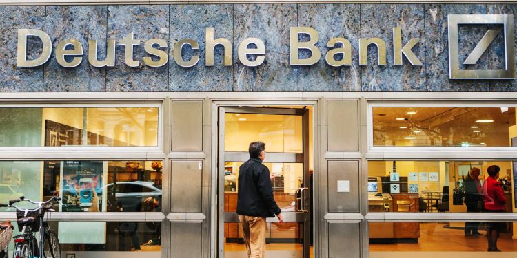 Deutsche Bank signals $30B risk to private credit