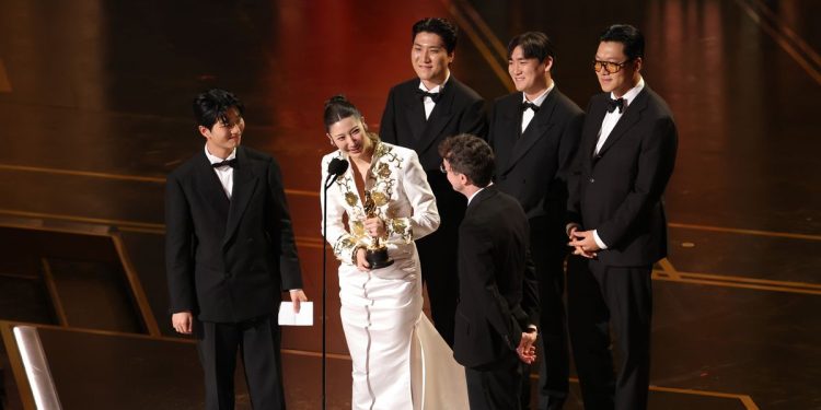The Oscars Playing Off the KPop Demon Hunters Team Sucked