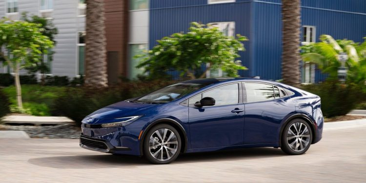 Other hybrids can’t keep up—This Japanese hatch is still the king of fuel savings