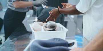 Do You Need To Take Off Your Headphones At A TSA Checkpoint?