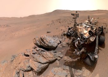 Mars rover snaps a selfie near skyscraper-sized boulders