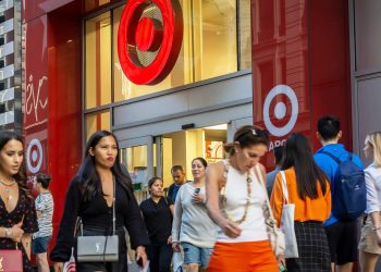 Target deals fall flat as consumers shop elsewhere