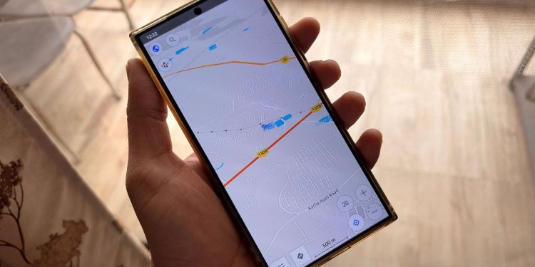 I turned an old phone into an offline GPS, and it works too well