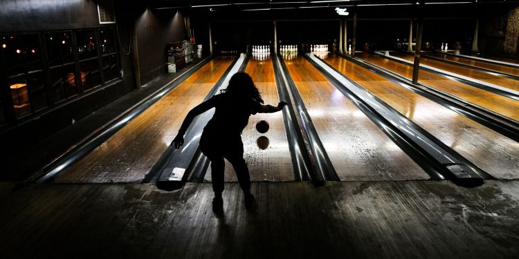 If You’re a Serious Bowler, You Need to Know About Bowling Lane Oil