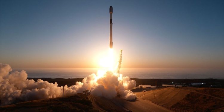 SpaceX launches 24 Starlink satellites on Falcon 9 launch from California