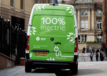 UK backs switch to electric trucks and vans with £1bn funding