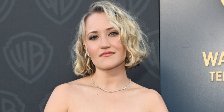 Emily Osment Won’t Be at the Hannah Montana Premiere