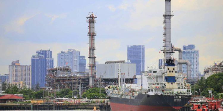 Chevron CEO sounds alarm as Trump puts a 10-day clock on Iran