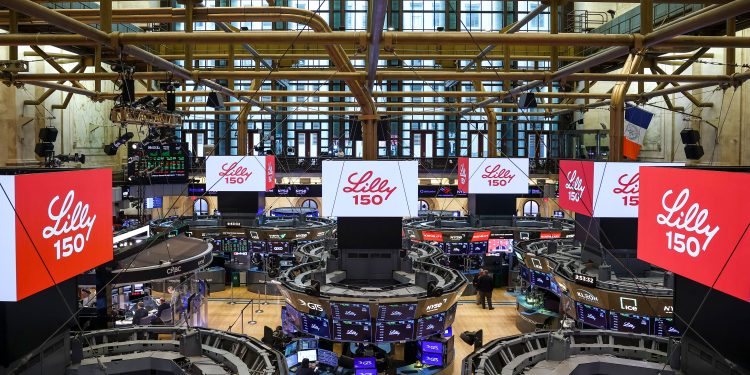 Trump Bought Stock in Drugmaker as His Government Boosted Its Obesity Drugs