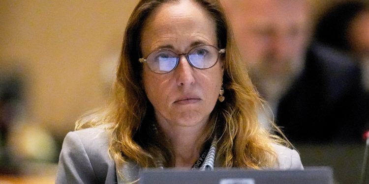 FDA Official Who Scrutinized COVID Shots, Antidepressants Is Out in Latest Shake-Up
